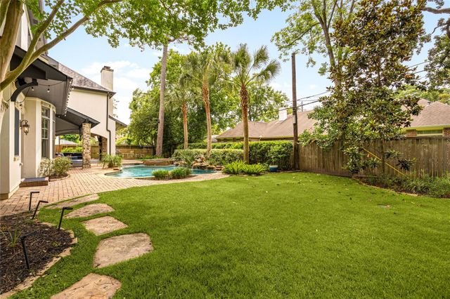 735 Timber Hill Drive, Hedwig Village, TX 77024
