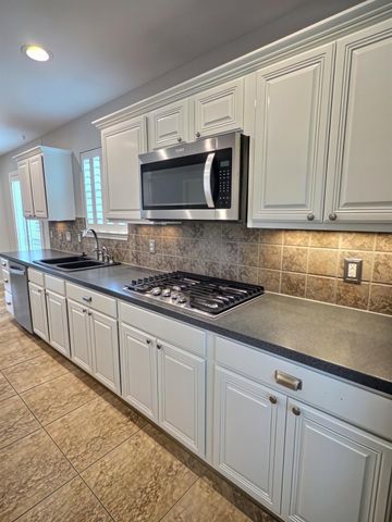 305 Oak Creek Court, League City, TX 77573