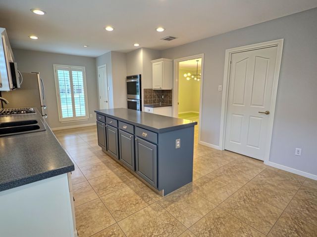 305 Oak Creek Court, League City, TX 77573