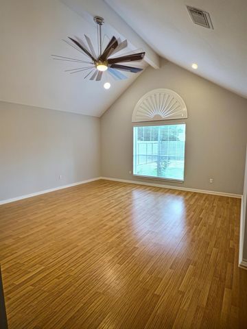 305 Oak Creek Court, League City, TX 77573