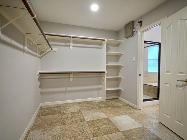 305 Oak Creek Court, League City, TX 77573