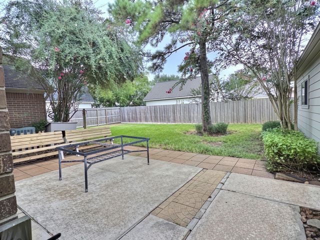 305 Oak Creek Court, League City, TX 77573