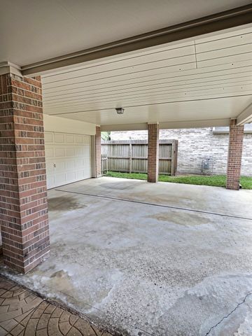 305 Oak Creek Court, League City, TX 77573
