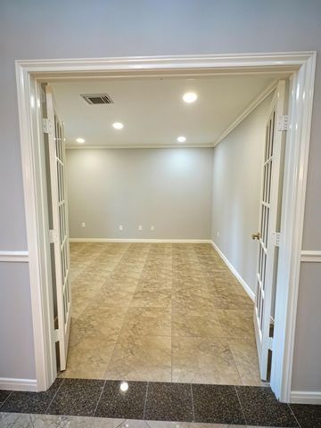 305 Oak Creek Court, League City, TX 77573