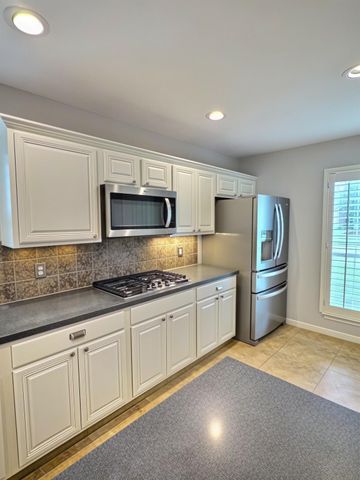 305 Oak Creek Court, League City, TX 77573