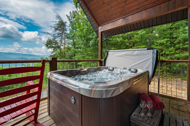 1876 Natures Lane, Sevierville, TN 37862