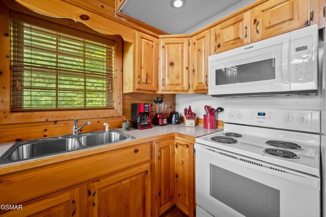 1876 Natures Lane, Sevierville, TN 37862