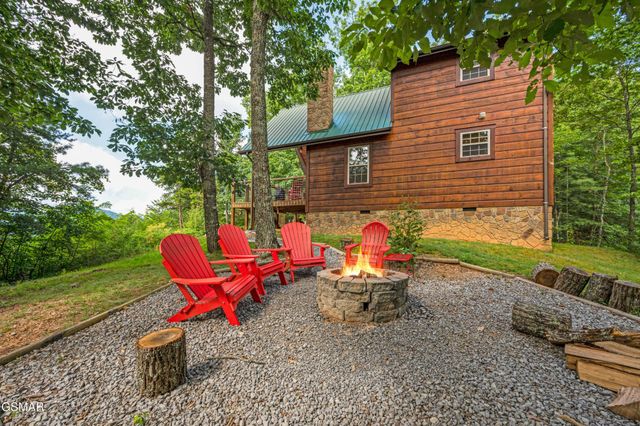 1876 Natures Lane, Sevierville, TN 37862