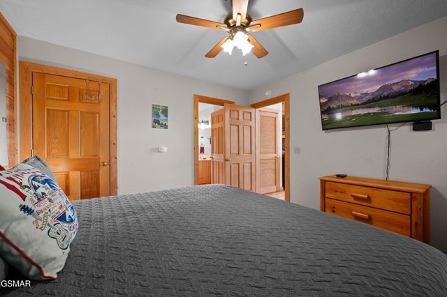 1876 Natures Lane, Sevierville, TN 37862