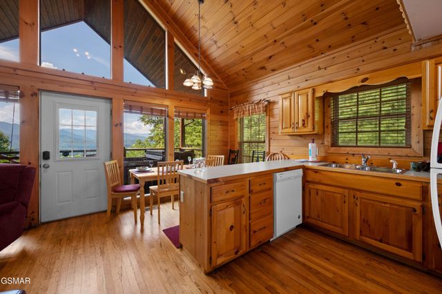 1876 Natures Lane, Sevierville, TN 37862