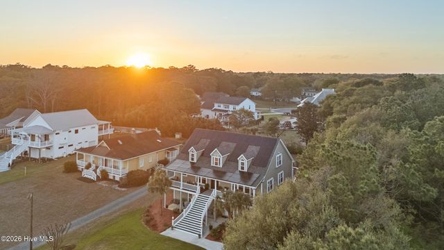 214 Pelican Walk, Hampstead, NC 28443