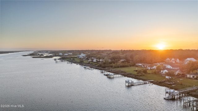 214 Pelican Walk, Hampstead, NC 28443