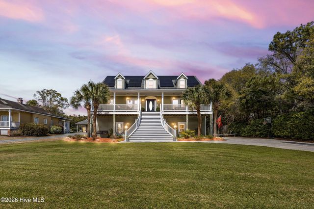214 Pelican Walk, Hampstead, NC 28443