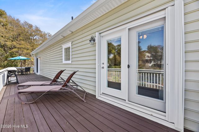 214 Pelican Walk, Hampstead, NC 28443