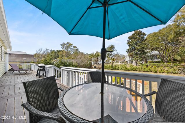 214 Pelican Walk, Hampstead, NC 28443
