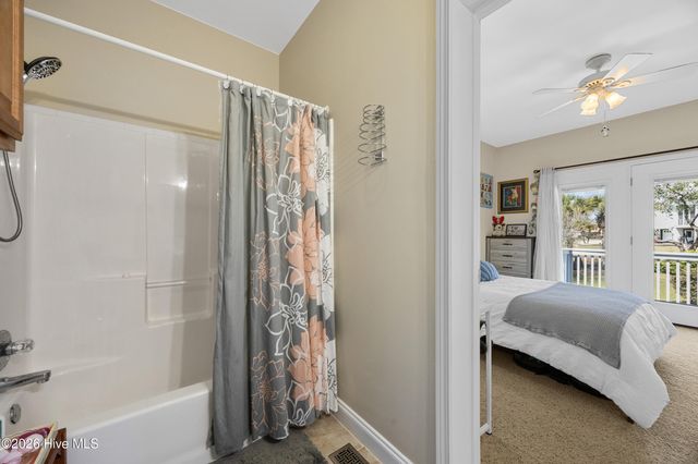 214 Pelican Walk, Hampstead, NC 28443
