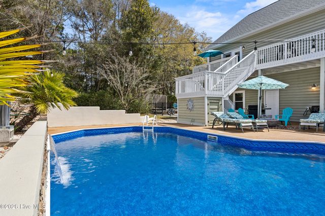 214 Pelican Walk, Hampstead, NC 28443