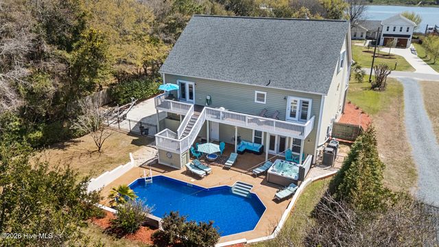 214 Pelican Walk, Hampstead, NC 28443