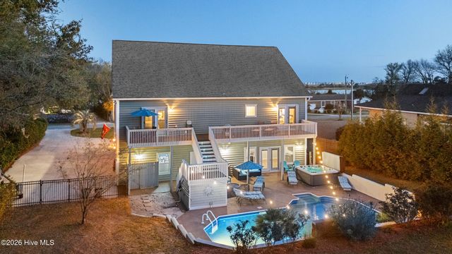 214 Pelican Walk, Hampstead, NC 28443