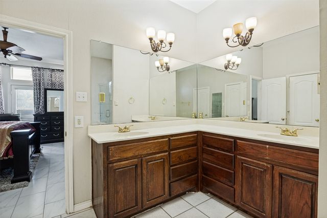 2828 S Lakeview Drive, Cedar Hill, TX 75104