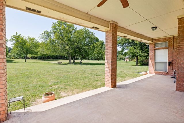 2828 S Lakeview Drive, Cedar Hill, TX 75104
