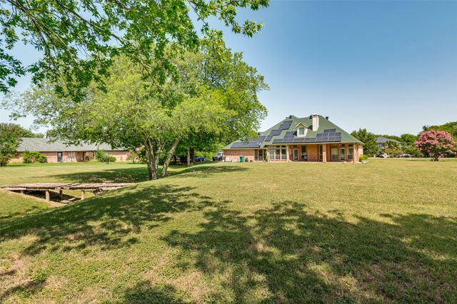 2828 S Lakeview Drive, Cedar Hill, TX 75104