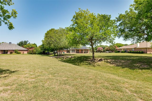 2828 S Lakeview Drive, Cedar Hill, TX 75104
