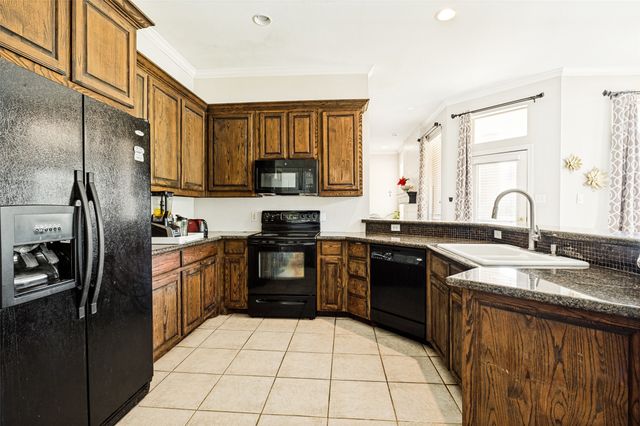 2828 S Lakeview Drive, Cedar Hill, TX 75104