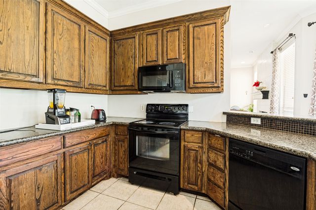 2828 S Lakeview Drive, Cedar Hill, TX 75104