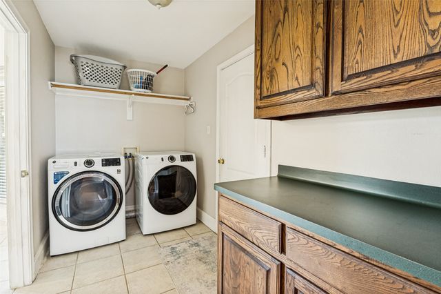 2828 S Lakeview Drive, Cedar Hill, TX 75104