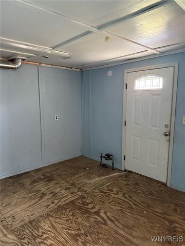 29 Aurora Avenue, West Seneca, NY 14224