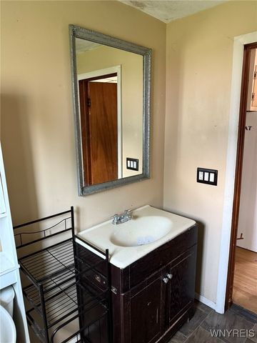 29 Aurora Avenue, West Seneca, NY 14224