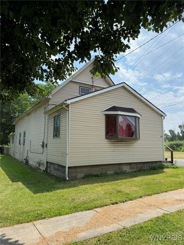 29 Aurora Avenue, West Seneca, NY 14224
