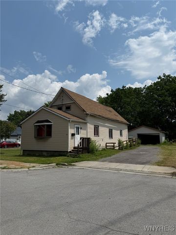 29 Aurora Avenue, West Seneca, NY 14224