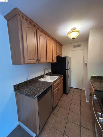 5313 Ridgeview Cir 4, El Sobrante, CA 94803