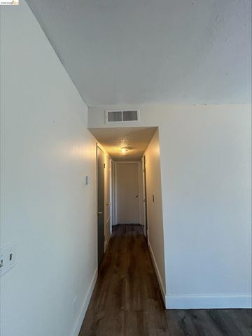 5313 Ridgeview Cir 4, El Sobrante, CA 94803