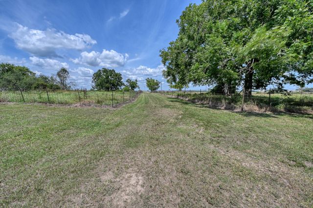 5148 Fm 457, Bay City, TX 77414