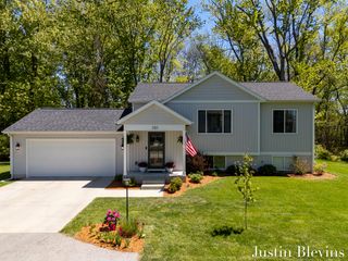 120 E 40th Street, Holland, MI 49423
