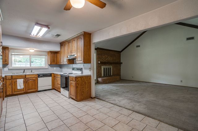 340 Grand Meadow Drive, Fort Worth, TX 76108