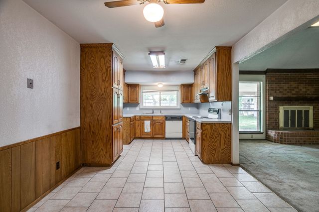 340 Grand Meadow Drive, Fort Worth, TX 76108