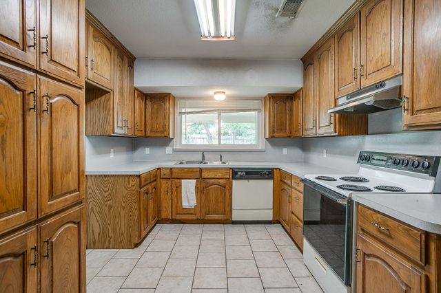 340 Grand Meadow Drive, Fort Worth, TX 76108