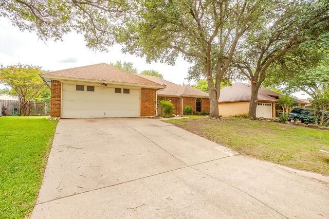 340 Grand Meadow Drive, Fort Worth, TX 76108