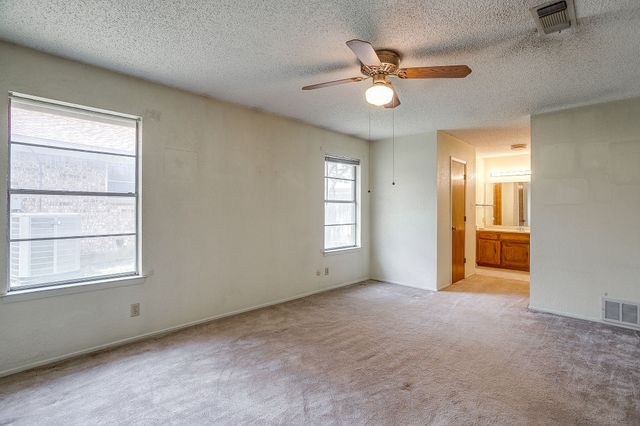 340 Grand Meadow Drive, Fort Worth, TX 76108