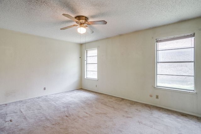 340 Grand Meadow Drive, Fort Worth, TX 76108