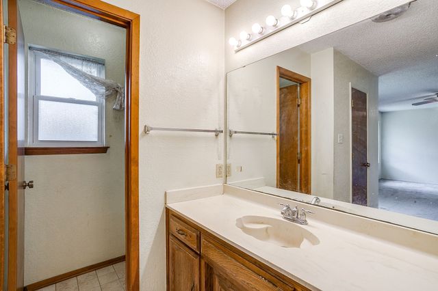 340 Grand Meadow Drive, Fort Worth, TX 76108