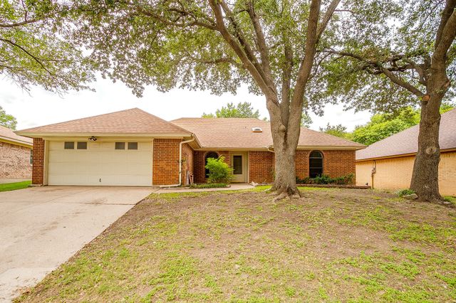 340 Grand Meadow Drive, Fort Worth, TX 76108