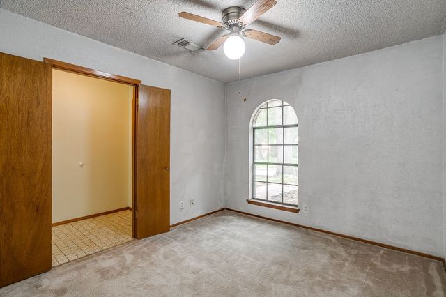 340 Grand Meadow Drive, Fort Worth, TX 76108