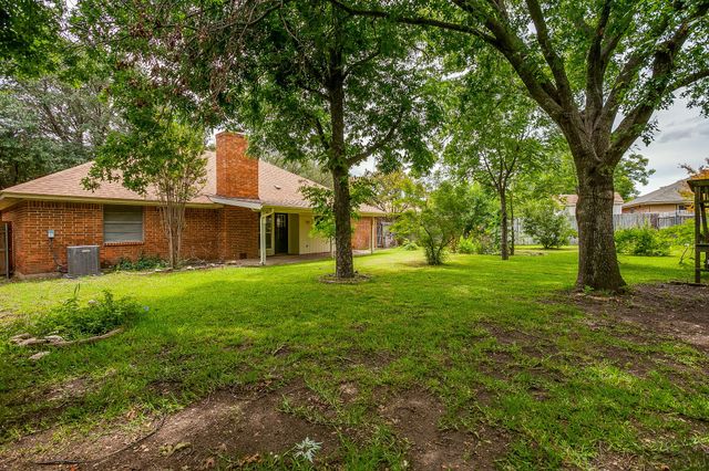 340 Grand Meadow Drive, Fort Worth, TX 76108