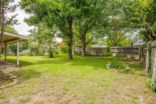 340 Grand Meadow Drive, Fort Worth, TX 76108