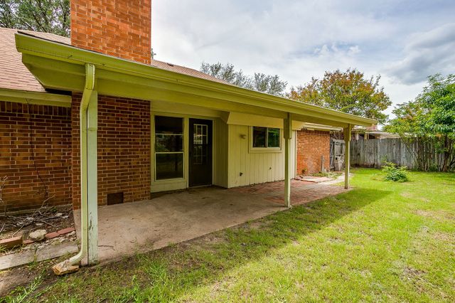 340 Grand Meadow Drive, Fort Worth, TX 76108